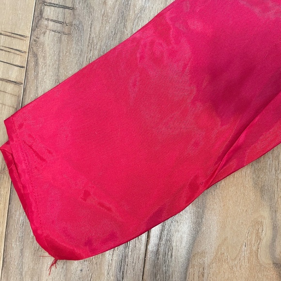 Excellent Condition Graduation Gown - Picture 3 of 8